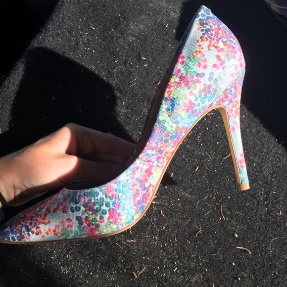 charles david floral pumps